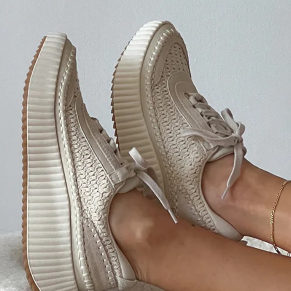 Dolce Vita: Dolen Sneaker, women’s 9.5